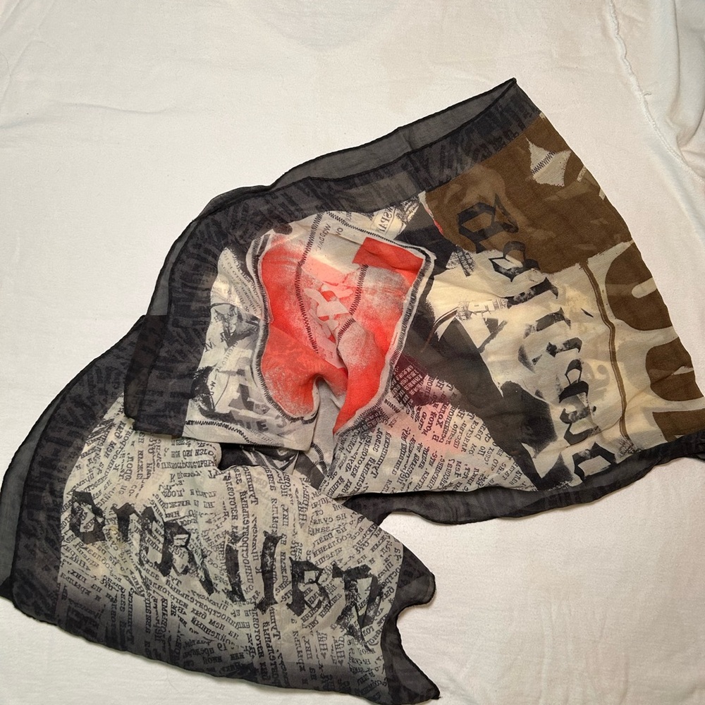 John Galliano Newsprint Newspaper Black and Cream Scarf - Picture 3 of 7